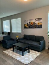 7969 SE Engelmann St in Hillsboro, OR - Foto de edificio - Building Photo