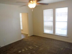218 Broadmoor Ave in Arlington, TX - Building Photo - Building Photo