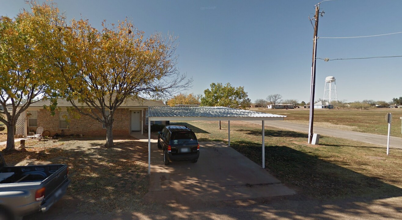 304 SE Railroad St in Bronte, TX - Building Photo