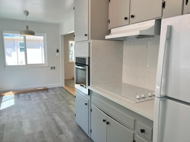 3208 B St in Sacramento, CA - Building Photo - Building Photo