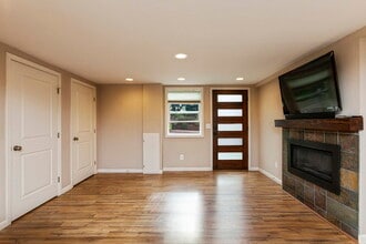 3384 SE Gladstone St, Unit B in Portland, OR - Building Photo - Building Photo