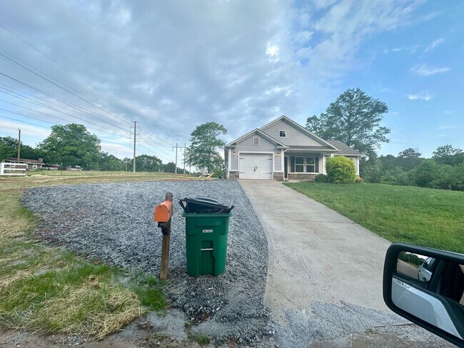 244 Sanders Rd in Clemson, SC - Building Photo - Building Photo