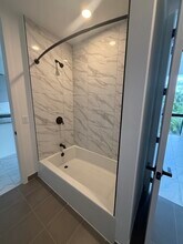 2339 NE 173rd St, Unit A20 in North Miami Beach, FL - Building Photo - Building Photo