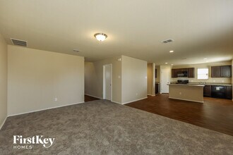 4519 Heathers Cross in Saint Hedwig, TX - Building Photo - Building Photo