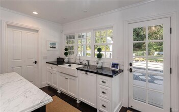 5433 Castle Knoll Rd in La Cañada Flintridge, CA - Building Photo - Building Photo