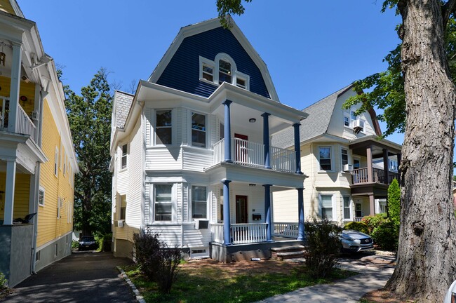 309 Academy St, Unit 2 in South Orange, NJ - Foto de edificio - Building Photo