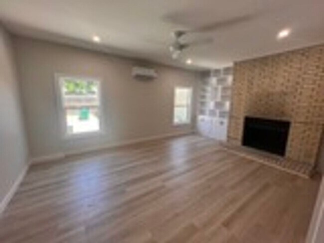 621 Hopper Dr in Corpus Christi, TX - Foto de edificio - Building Photo