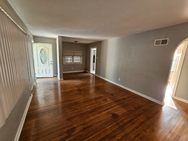 23 Beacon Ave in Ferguson, MO - Foto de edificio - Building Photo