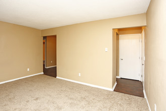 Ottawa Landings in Toledo, OH - Building Photo - Interior Photo