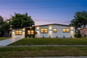 6821 Marius Rd in North Port, FL - Building Photo - Building Photo