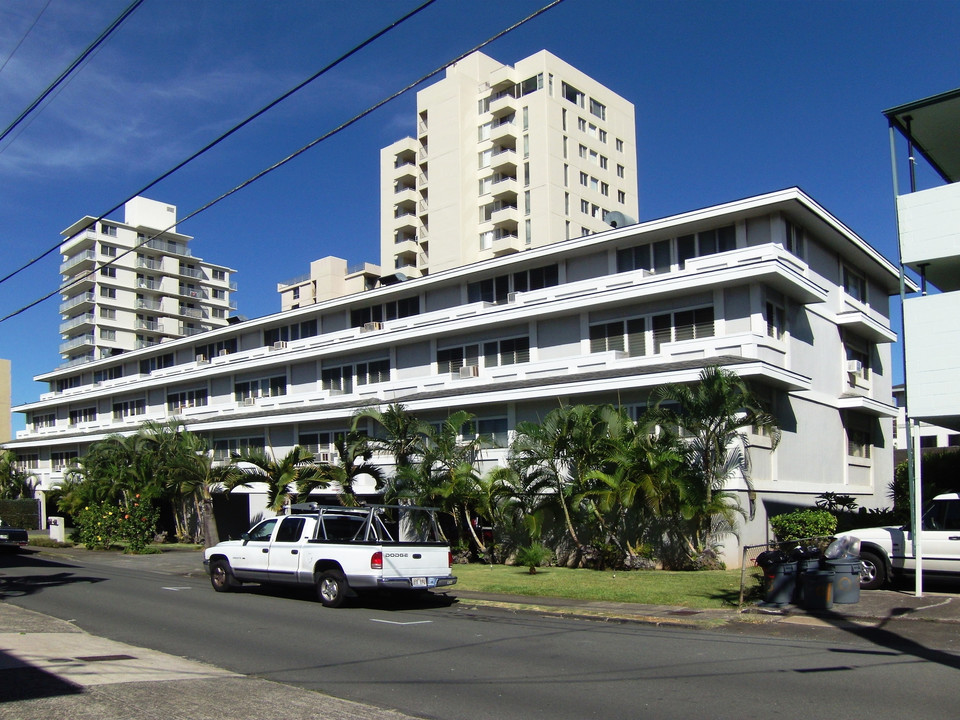 1512 Halekula Way in Honolulu, HI - Building Photo