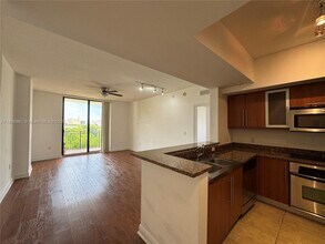 888 Douglas Rd in Coral Gables, FL - Building Photo - Building Photo