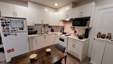 14487 Chartwell Dr in Surrey, BC - Building Photo - Building Photo