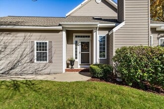 1 Summer Snow Ln in Bedford, NH - Building Photo - Building Photo