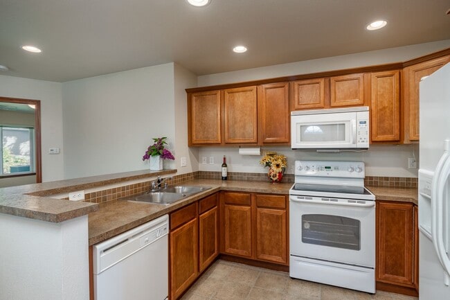 1676 Stremler Dr in Oak Harbor, WA - Building Photo - Building Photo