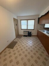 8000 S Pulaski Rd in Chicago, IL - Building Photo - Building Photo