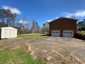 232 Gene Moretz Ln in Hickory, NC - Building Photo - Building Photo