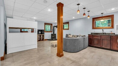 21 Hemlock Point Rd in Sebago, ME - Foto de edificio - Building Photo