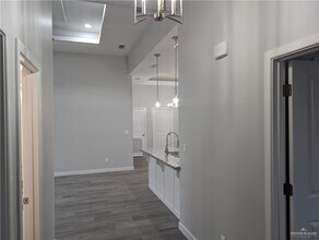 19 N La Villita St in Edinburg, TX - Building Photo - Building Photo