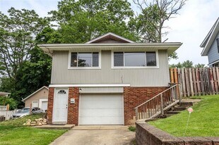 931 Harrison Ave in Akron, OH - Building Photo