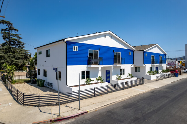 11330 Martha St in North Hollywood, CA - Building Photo - Building Photo