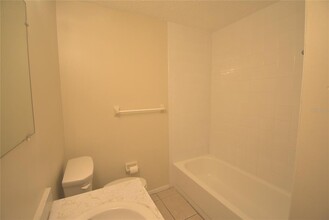 1587 C 470 C in Lake Panasoffkee, FL - Building Photo - Building Photo