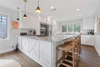 1900 Ullrich Ave in Austin, TX - Building Photo - Building Photo
