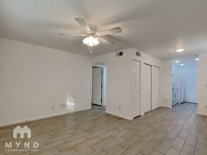 6649 W Ocotillo Rd, Unit 102 in Glendale, AZ - Foto de edificio - Building Photo