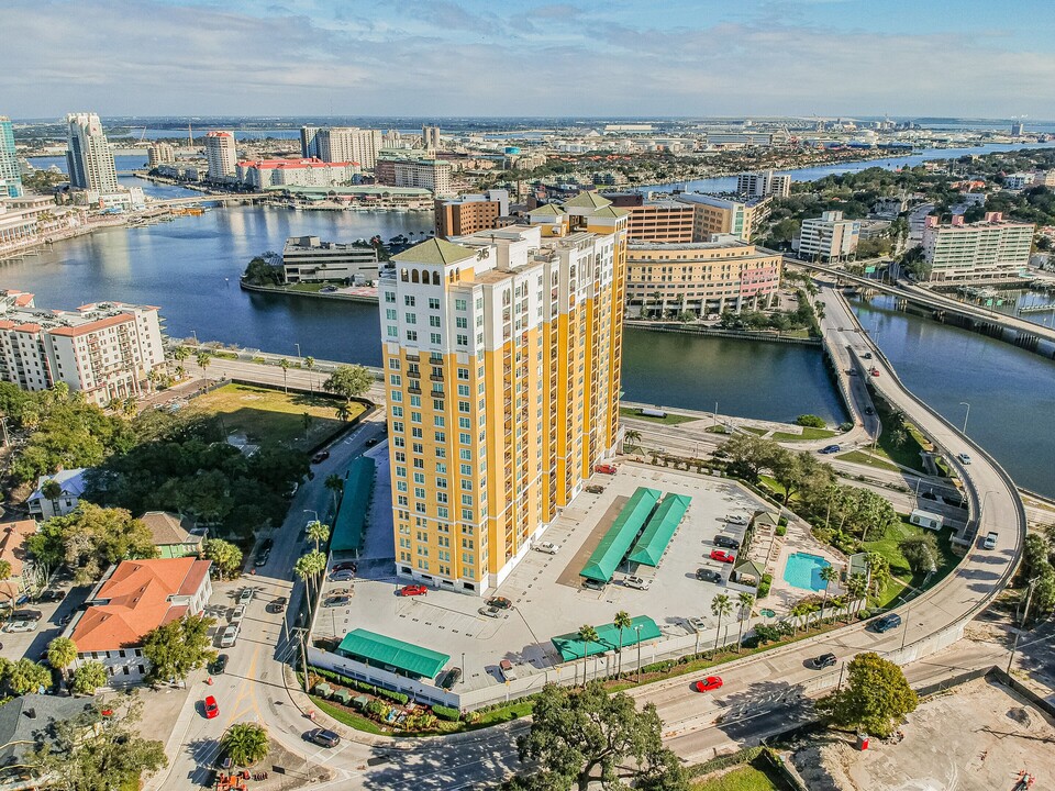 345 Bayshore Blvd, Unit 902 in Tampa, FL - Building Photo