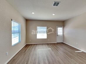 747 Red Barn Bnd in New Braunfels, TX - Building Photo - Building Photo