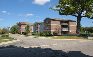 Twin Oaks in Lansing, MI - Foto de edificio - Building Photo