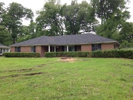 41 Karen Ln in Monroe, LA - Building Photo