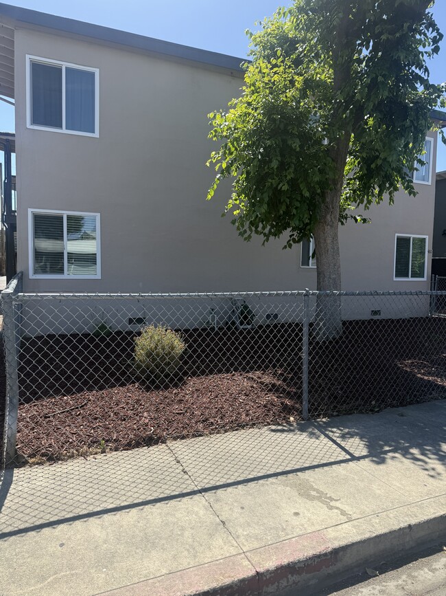 480 California St, Unit 1 in Santa Clara, CA - Foto de edificio - Building Photo