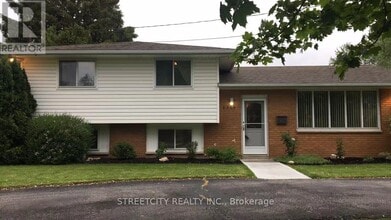 6860 Malden Rd in Lasalle, ON - Building Photo - Building Photo