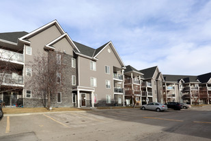 2000 Tuscarora NW in Calgary, AB - Building Photo - Building Photo