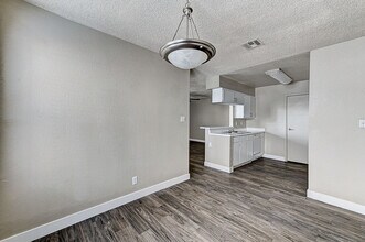 Village of Santo Domingo in Las Vegas, NV - Foto de edificio - Building Photo