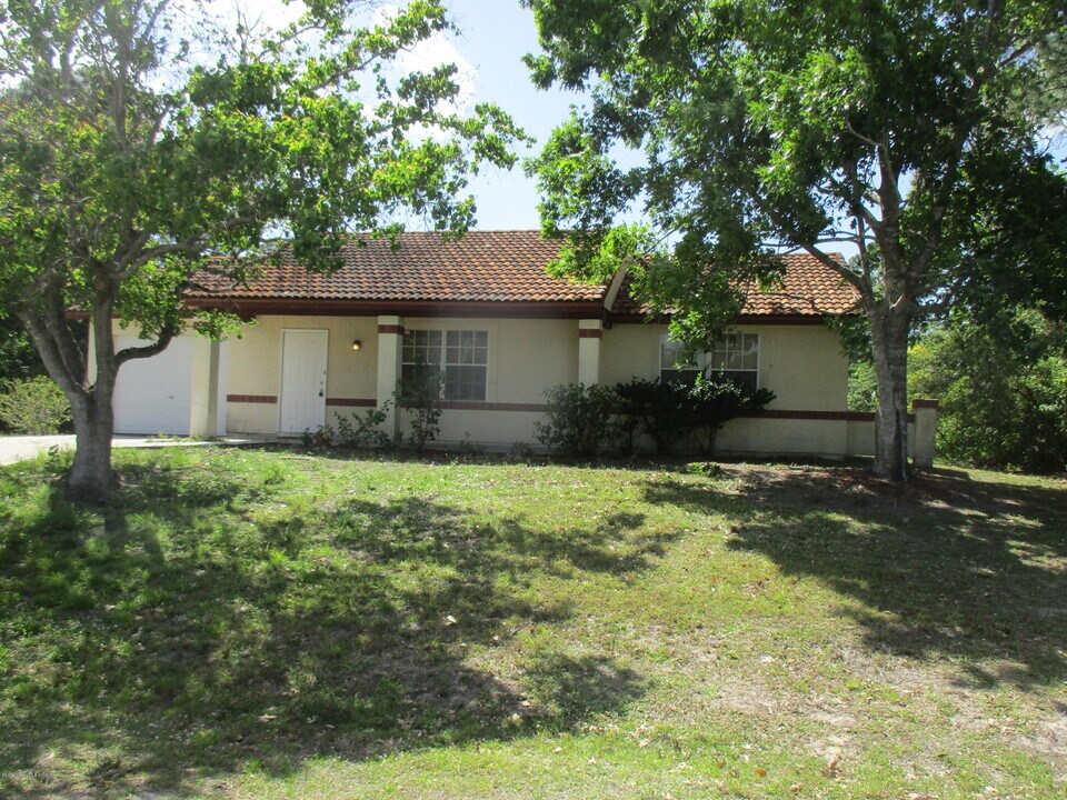 213 Abello Rd SE in Palm Bay, FL - Building Photo