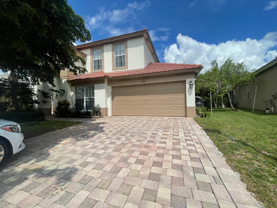 3988 W Hamilton Ky in West Palm Beach, FL - Building Photo