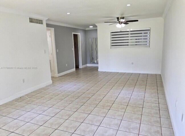 7480 Miami Lakes Dr in Miami Lakes, FL - Building Photo - Building Photo