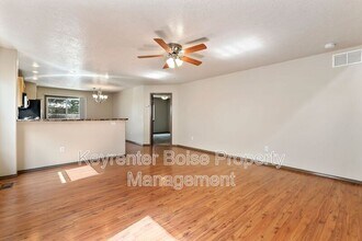 3354 W Wave Dr in Meridian, ID - Building Photo - Building Photo