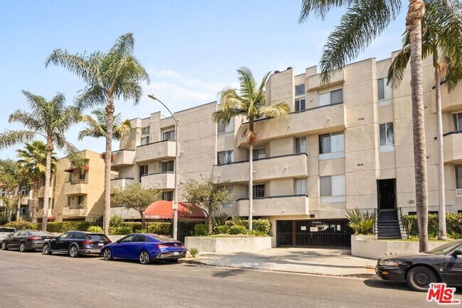 1240 S Corning St in Los Angeles, CA - Building Photo - Building Photo