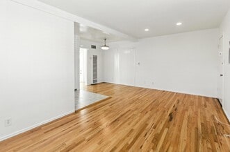 14205 Moorpark St in Sherman Oaks, CA - Building Photo - Building Photo