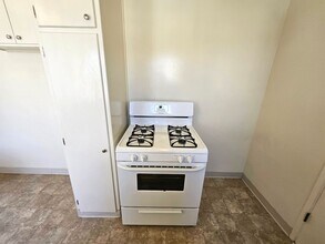 2559 N Brighton St in Burbank, CA - Building Photo - Building Photo