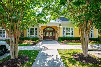 Broadlands Apartments in Ashburn, VA - Building Photo - Building Photo