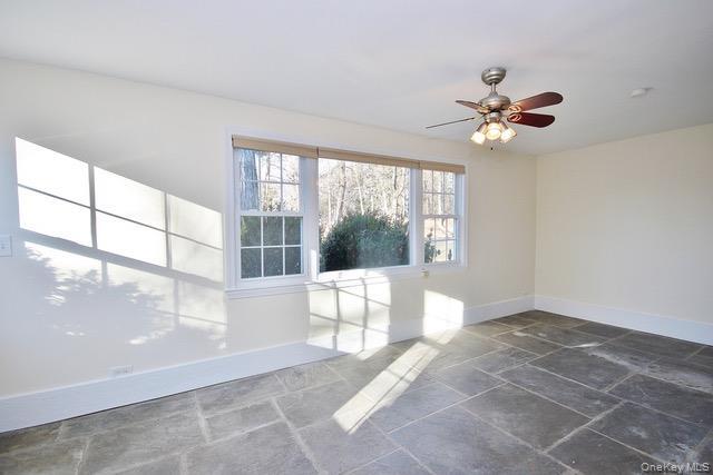 16 Upland Ln in Armonk, NY - Building Photo - Building Photo