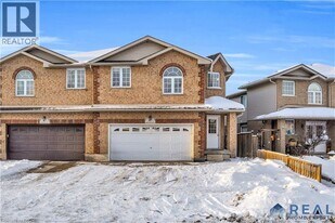 15 Curzon Crescent in Guelph, ON - Building Photo