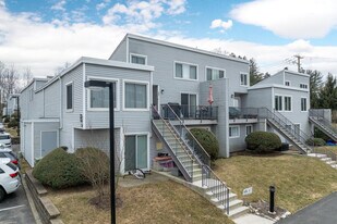 Bedford Mews in Bedford Hills, NY - Building Photo