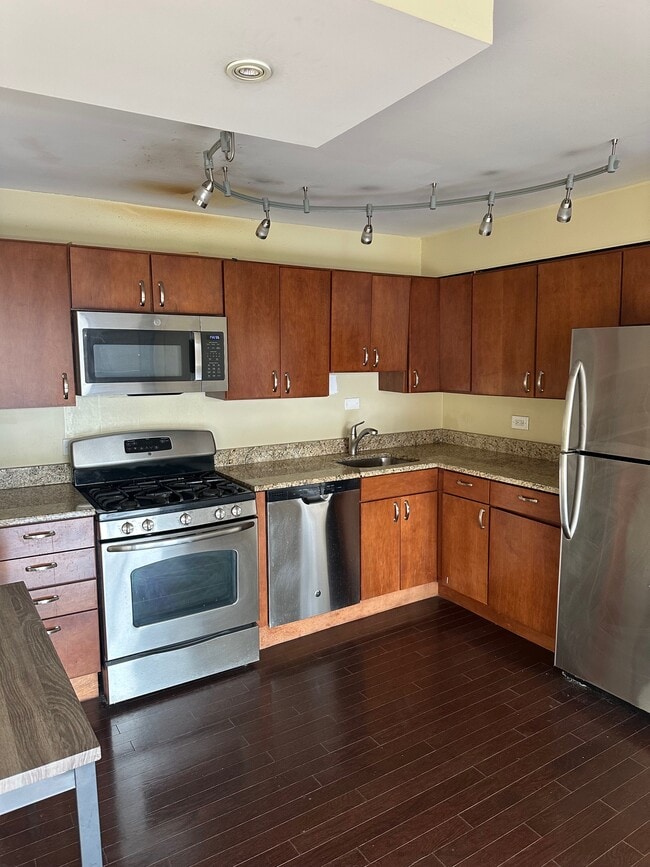 2800 N Lake Shore Dr, Unit 314 in Chicago, IL - Building Photo - Building Photo