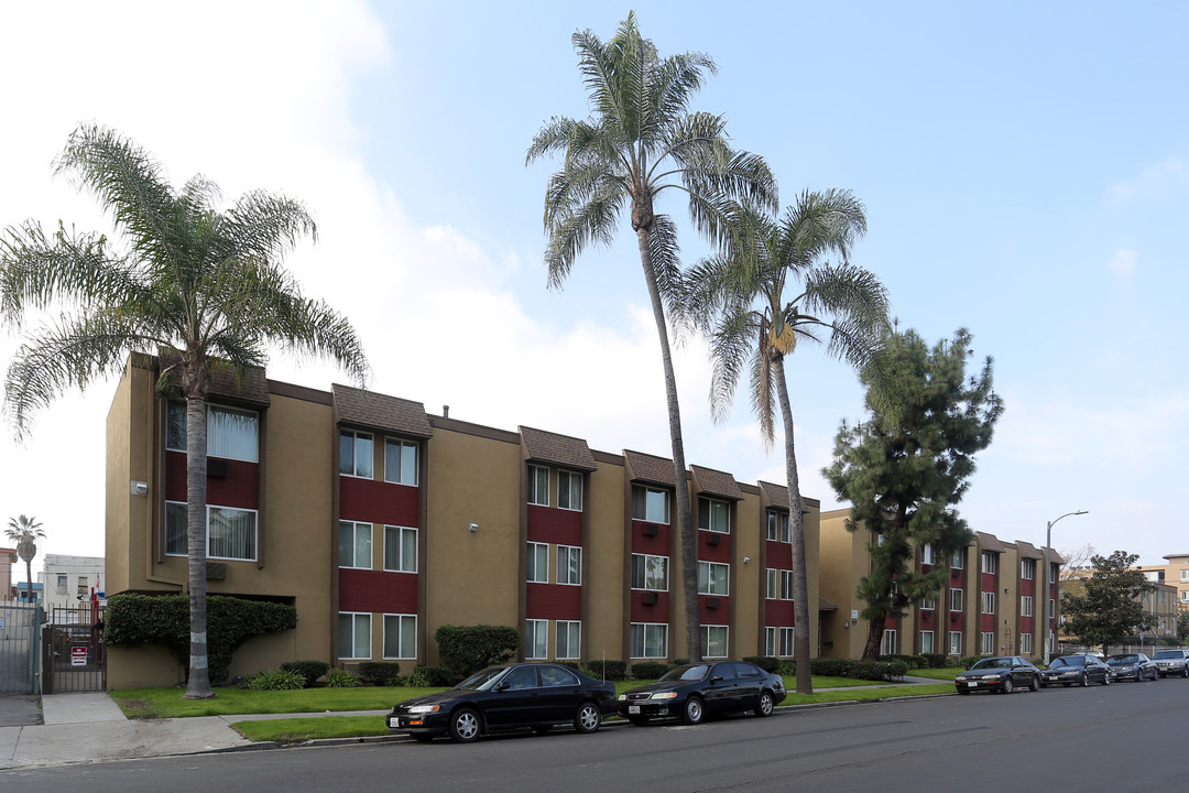 St. Andrew's Arms Apartments in Los Angeles, CA - Foto de edificio