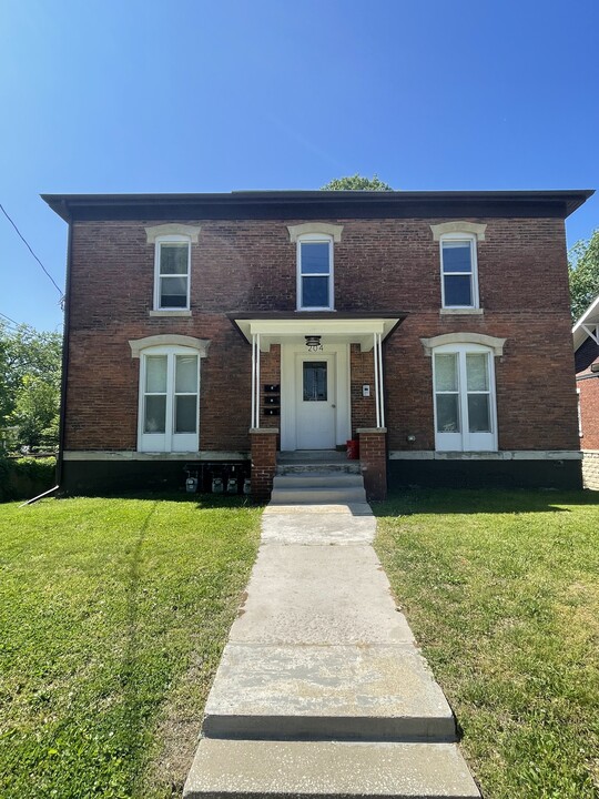 204 Brown St in Valparaiso, IN - Building Photo